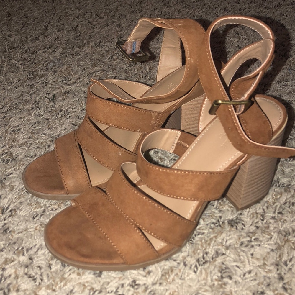 Size 6 cute brown heels